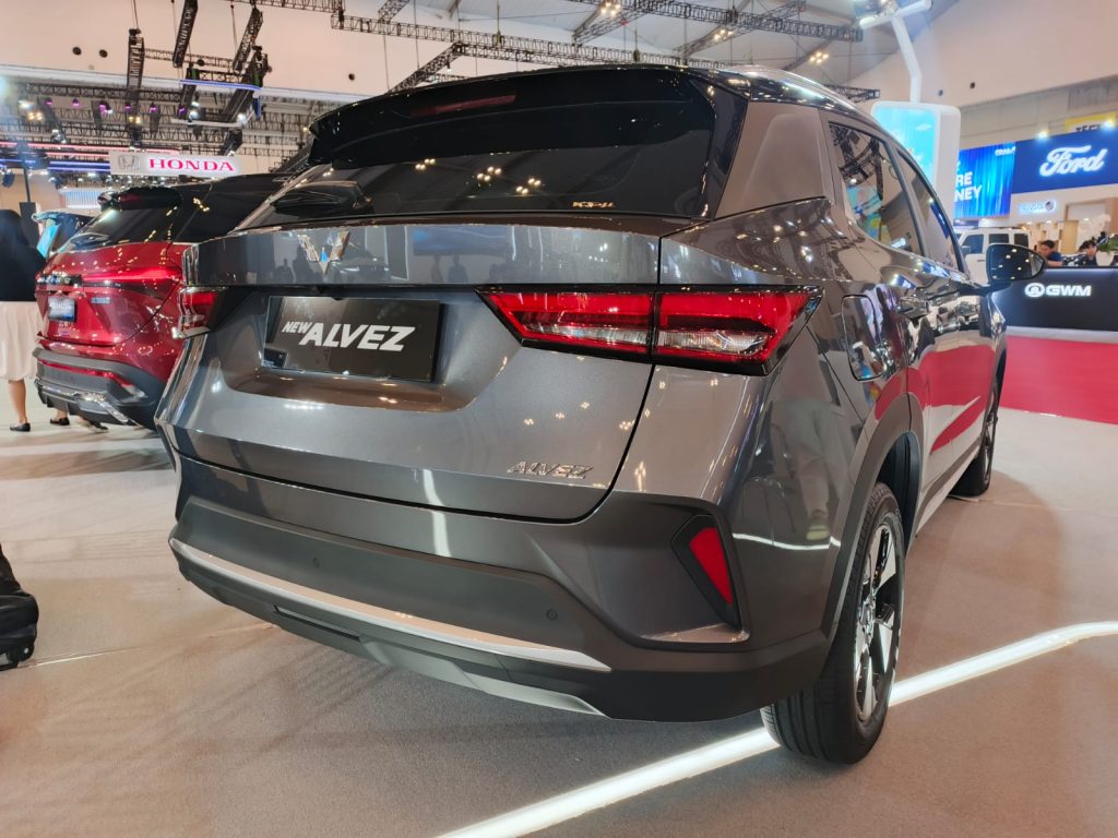 Seremoni Wuling Darion Tembus 1.500 SPK Diwarnai Kehadiran Alvez Facelift konsumen pertama darion54