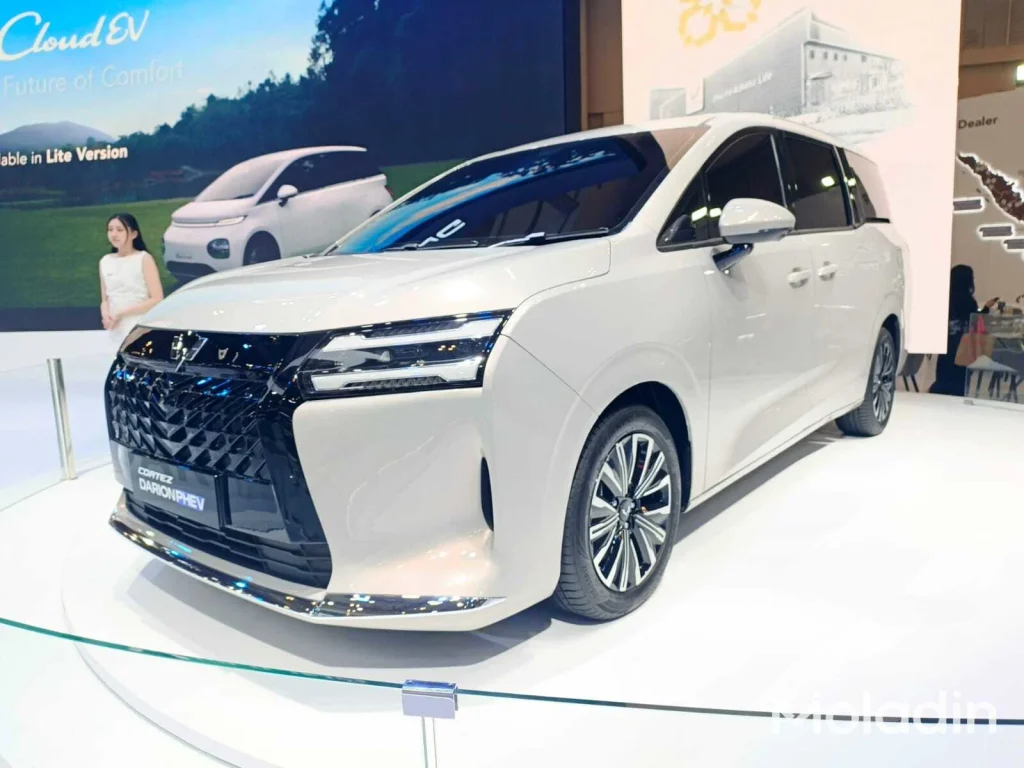 mobil PHEV Wuling Darion - Moladin