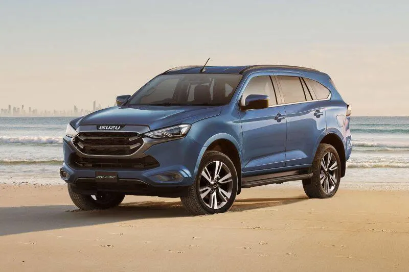 mobil keluaran terbaru Isuzu MU-X 4x4 - Moladin