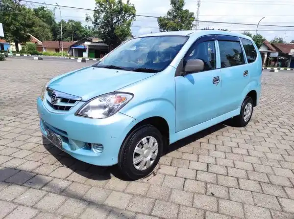 mobil xenia lama Daihatsu Xenia Mi - Moladin