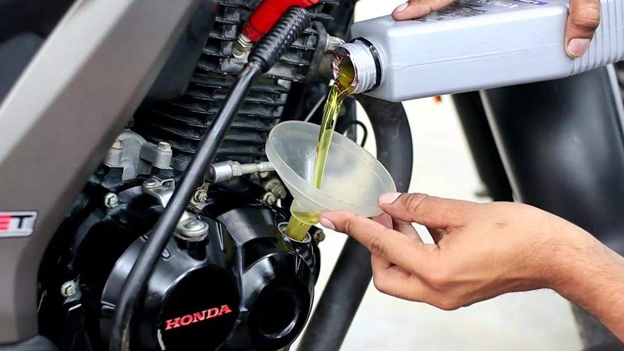 Oli PCX 160 Berapa Liter? Ini Kapasitas yang Ideal Oli PCX 160 Berapa Liter? Ini Kapasitas yang Ideal