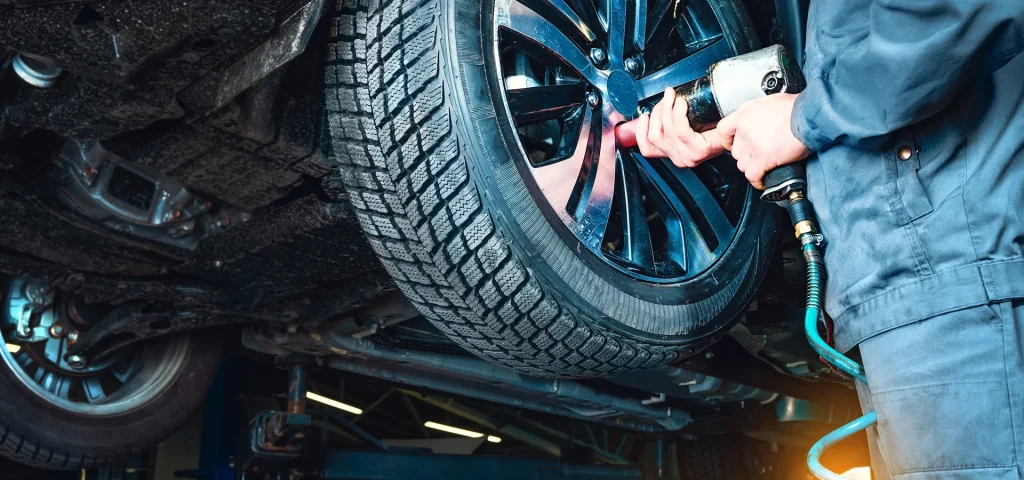 Ini Bahaya Pakai Ban Botak, Nomor 5 Paling Fatal! penyebab ban botak - moladin