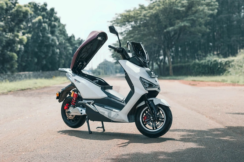 perbandingan pajak motor listrik dan motor bensin - moladin