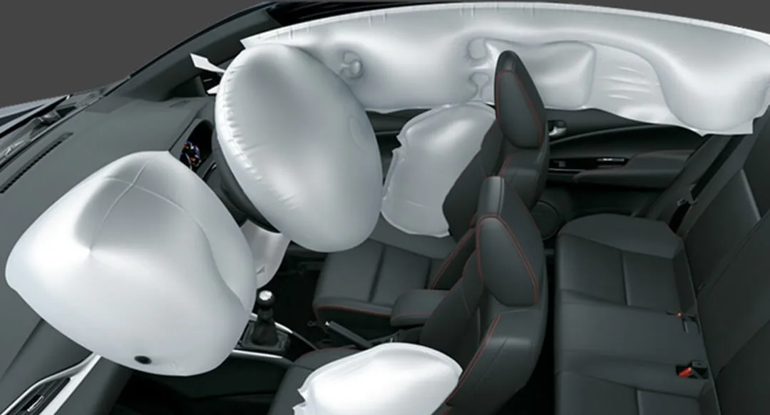 perbedaan fitur keselamatan innova reborn dan venturer - Moladin