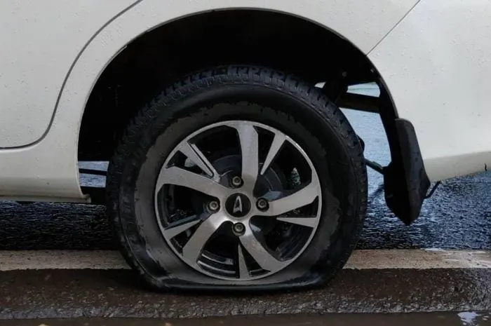 Ukuran Ban Sigra Lengkap Semua Varian, Cek Di Sini! ukuran ban mobil daihatsu sigra - Moladin