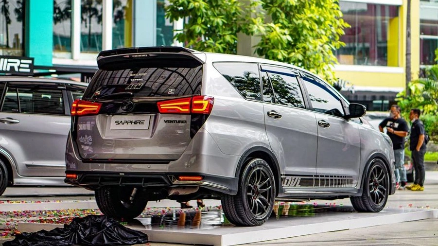 10 Inspirasi Innova Venturer Modifikasi Premium untuk Harian venturer modifikasi - Moladin