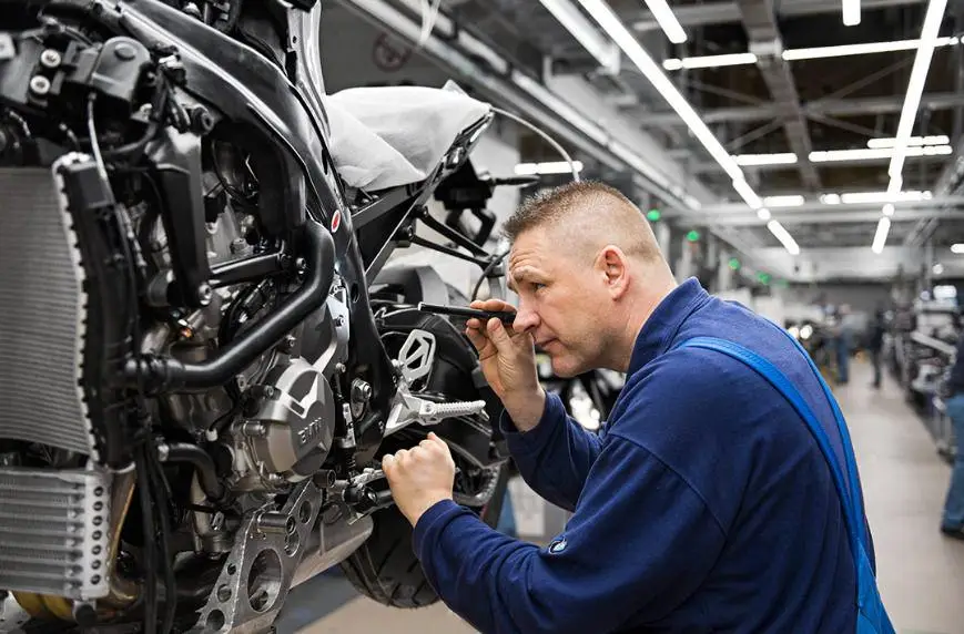 berapa bulan sekali ganti oli motor