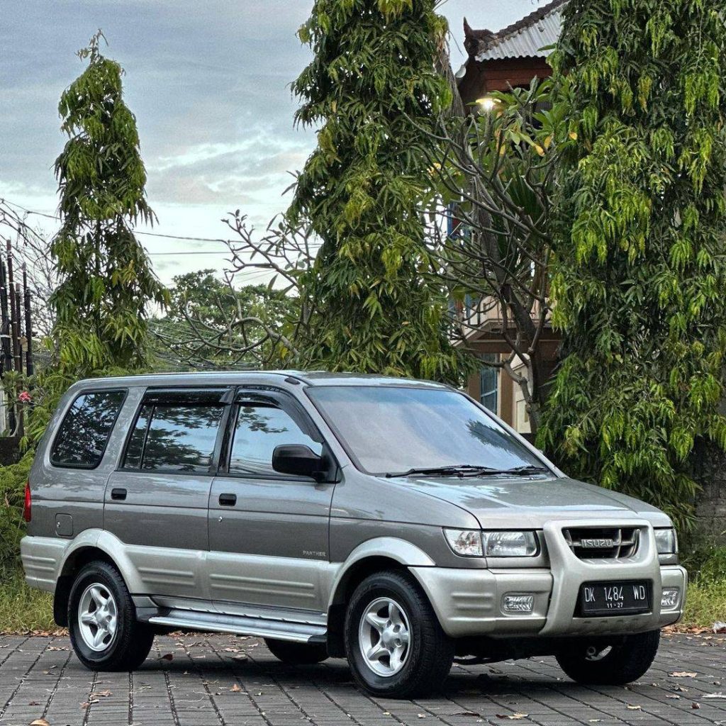 Harga Mobil Panther Touring Bekas di Bawah 100 Juta: Masih Worth It di 2025? Isuzu Panther