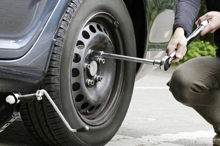 ganti ban mobil berapa lama