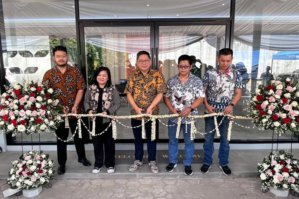 4. Acara Pembukaan Opening Showroom