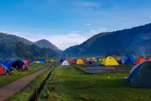 15 Tempat Camping di Puncak yang Wajib Dikunjungi