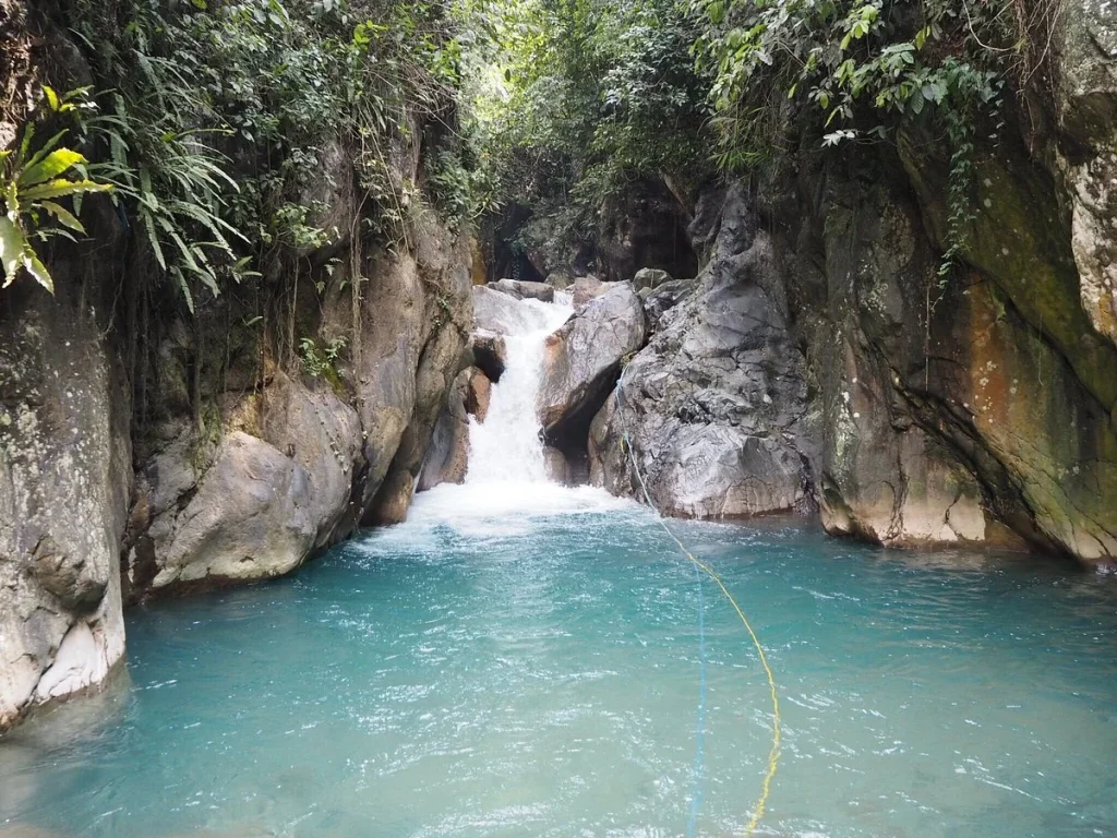 Curug Leuwi Hejo tempat wisata di Sentul yang lagi hits - Moladin