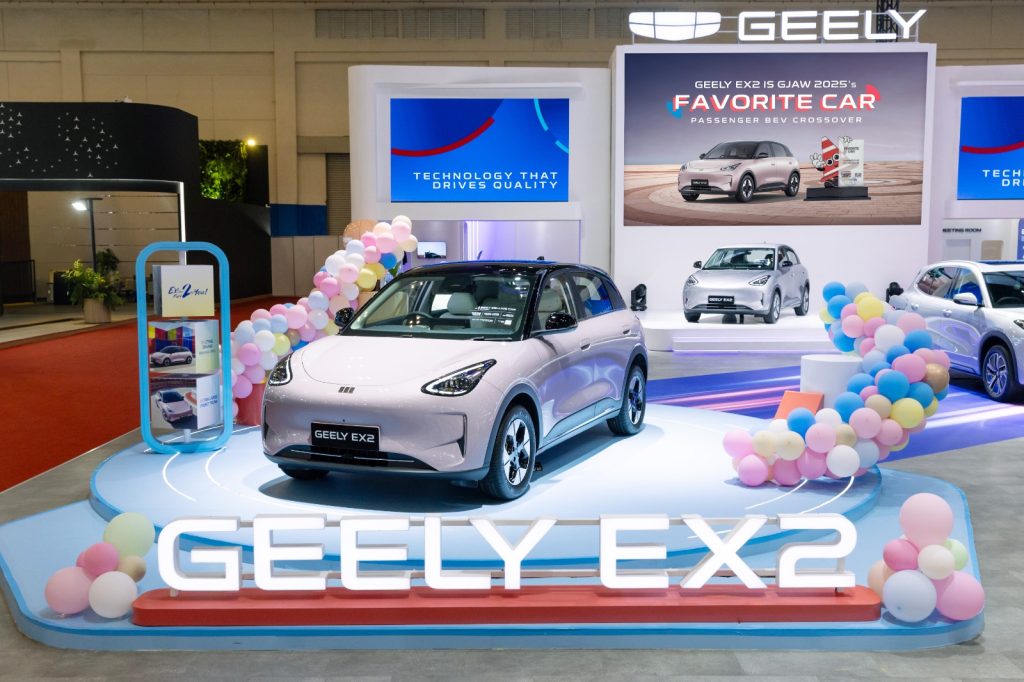 Catatan Geely Dari Keikutsertaan di GJAW 2025, Pemesanan Positif dan EX2 Paling Diminati Foto 3. Geely EX2 menjadi kontributor terbesar terhadap total Surat Pemesanan Kendaraan SPK dengan porsi lebih dari 60 persen serta mencatat lebih dari 800 peserta test drive