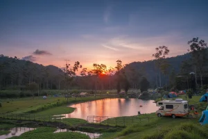 13 Tempat Camping di Ciwidey, Cocok buat Libur Nataru!