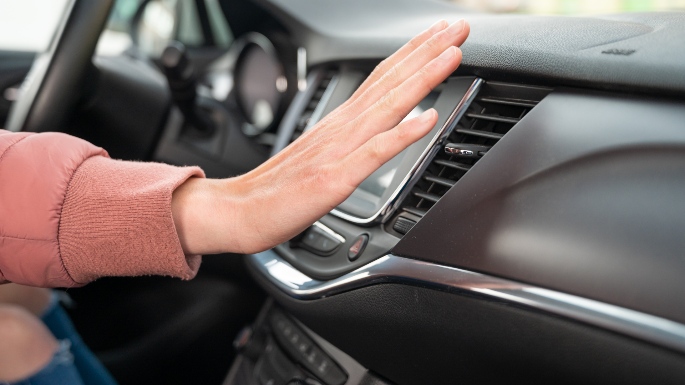 Waspada Keracunan AC Mobil: Simak Panduan Lengkap untuk Pengendara! AC Mobil