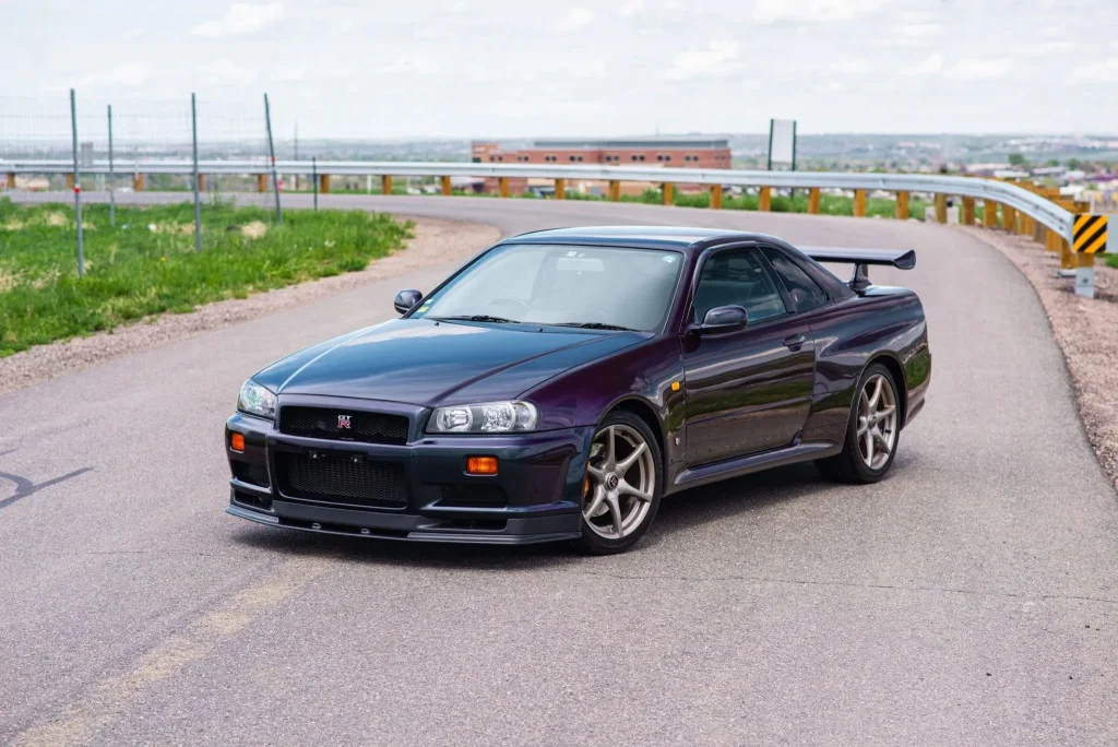 Nissan Skyline GTR R34 - Moladin