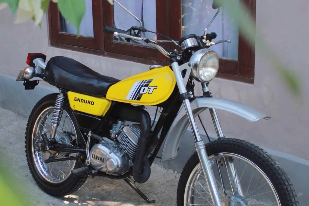 7 Pilihan Motor Klasik Yamaha, Ada RX-King hingga XSR 155 motor klasik Yamaha DT100 - Moladin