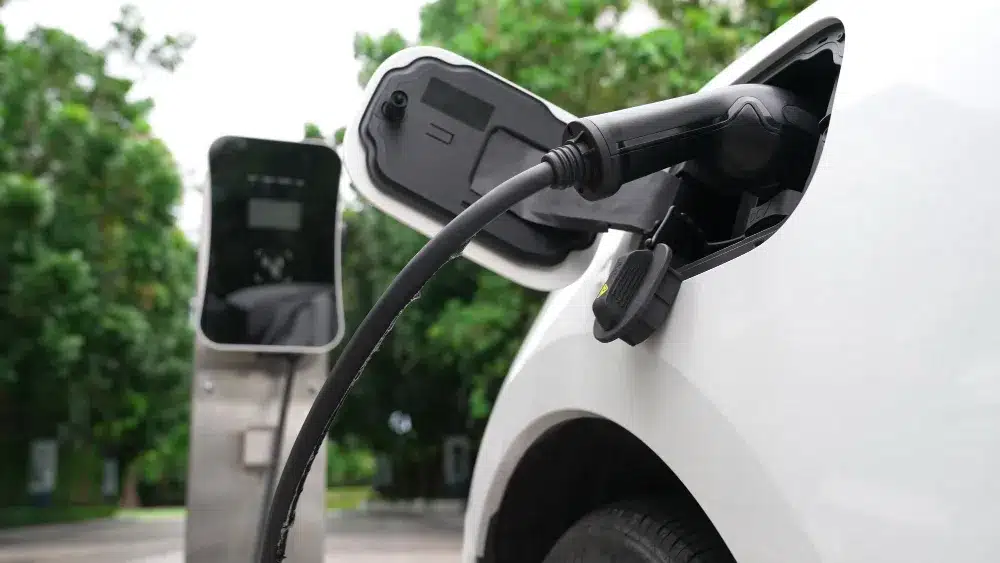 charge mobil listrik