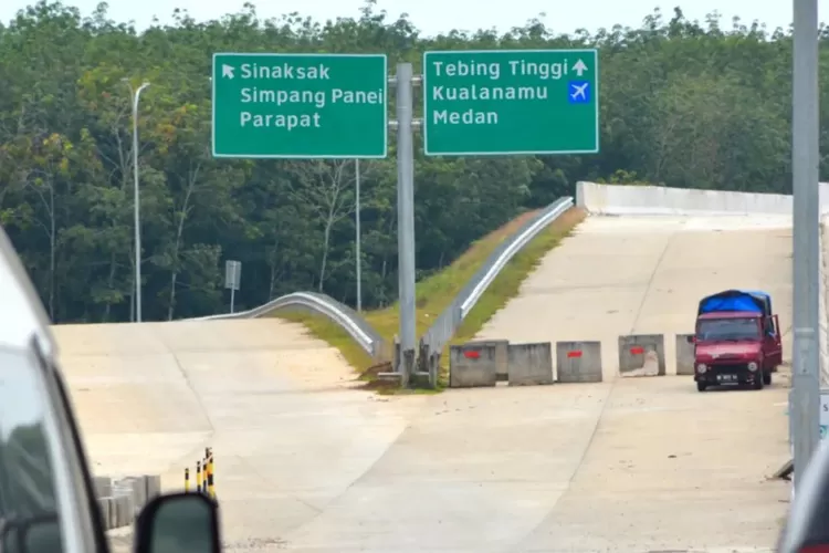 GRATIS! Tol Sinaksak - Simpang Panei Hadirkan Kelancaran saat Nataru 2025/2026 tol sinaksak - simpang panei - Moladin