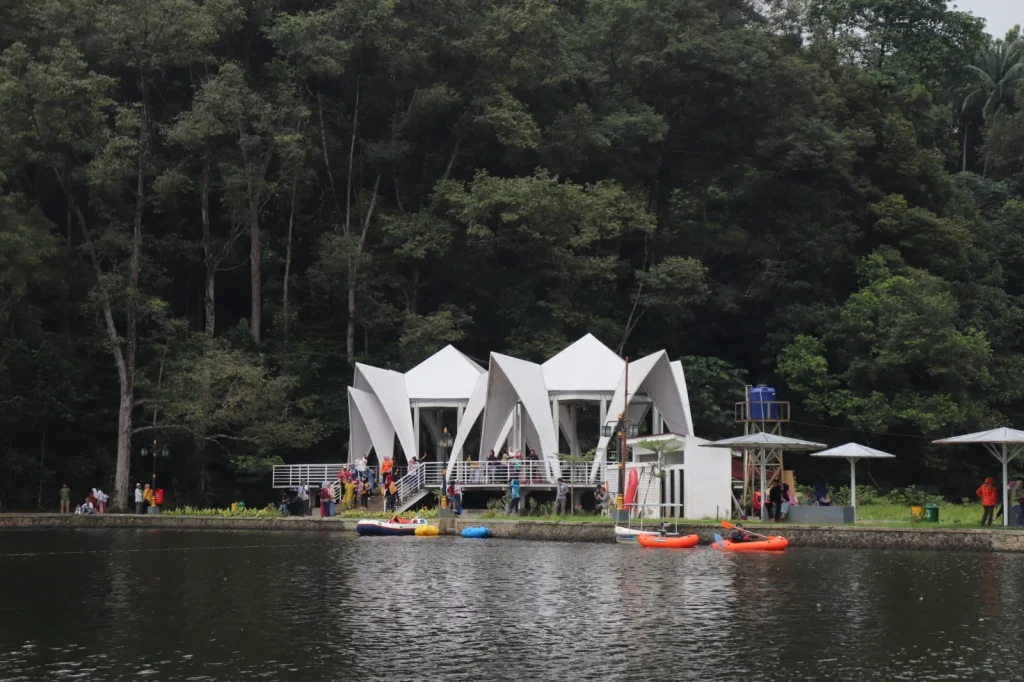 wisata alam bogor situ gede - Moladin