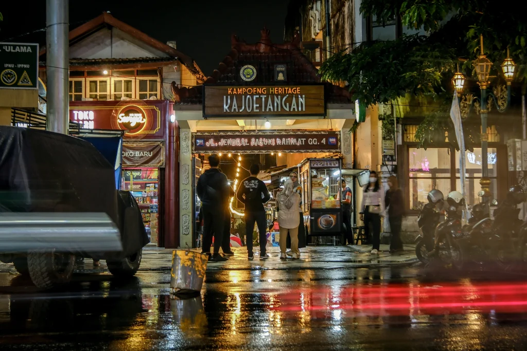 26 Wisata Dekat Stasiun Malang, Tinggal Jalan Kaki! wisata dekat stasiun malang Kampoeng Heritage Kajoetangan - Moladin