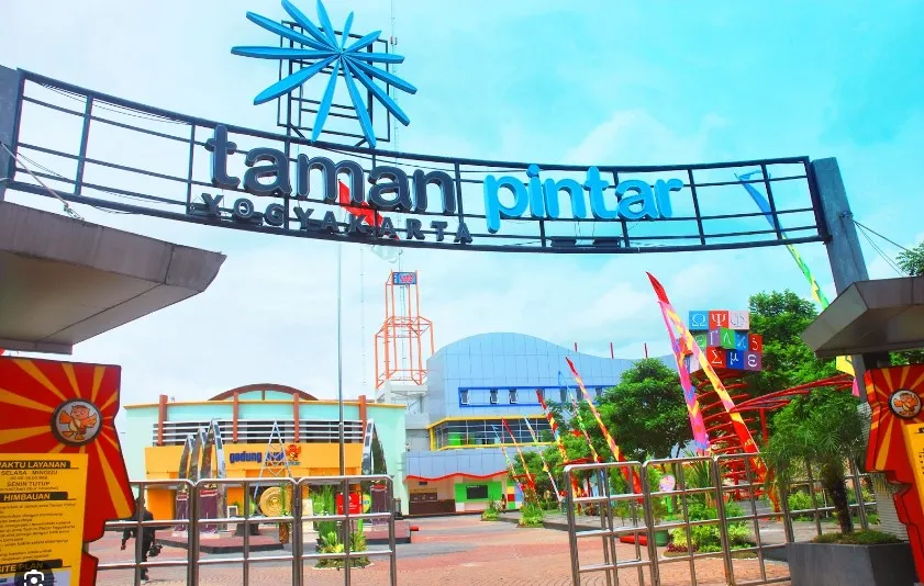 wisata jogja dekat malioboro - Moladin