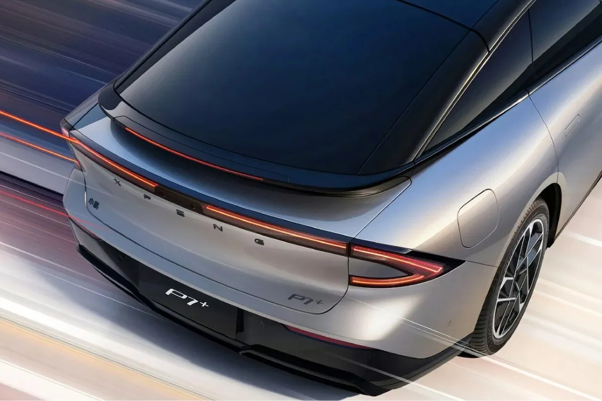 Xpeng P7+ 2026: Sedan EREV dengan Jangkauan Terjauh di Dunia xpeng p7+ - Moladin
