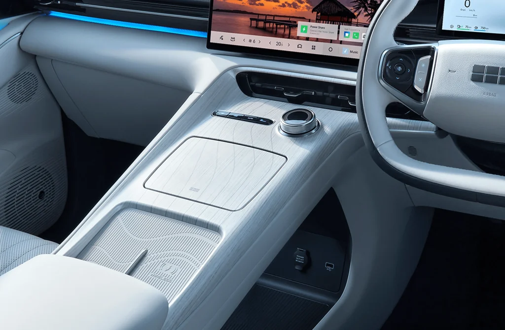 Interior GEELY Starray EM-i dashboard