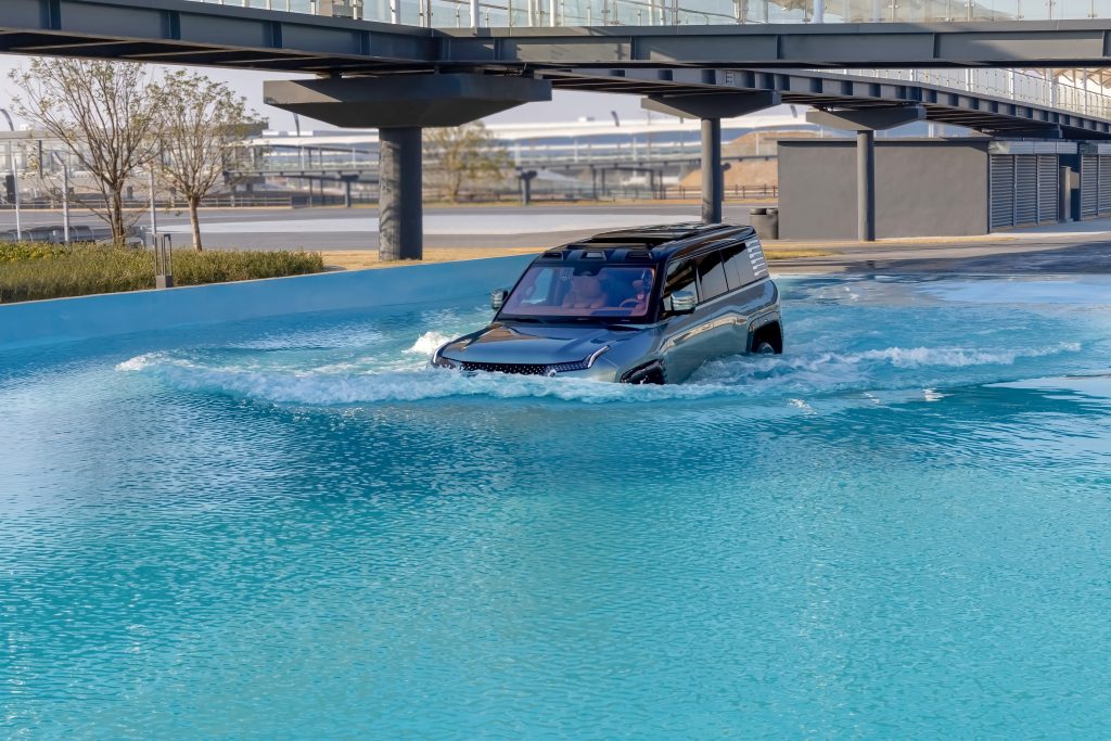 3. YANGWANG U8 Water Crossing