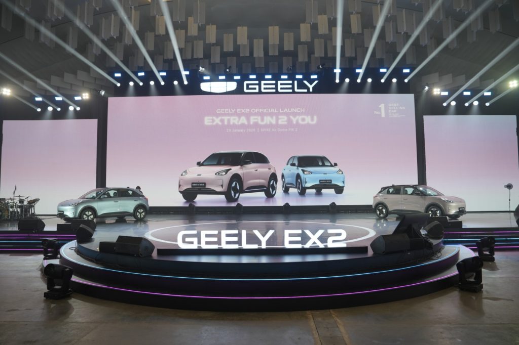 Harga Geely EX2 Mepet Atto 1, Persaingan Panas Konsumen Tetap Raja Foto 7. Geely EX2 menargetkan pengguna muda dan keluarga urban yang mencari Smart Space Urban Car dengan desain ekspresif teknologi cerdas dan pengalaman berkendara yang responsif 1