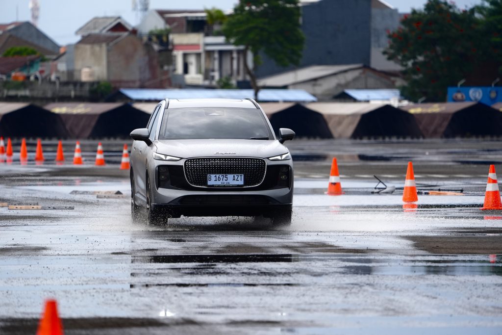 Digeber Habis-habisan, LEPAS L8 Unjuk Kemampuan Sigap Berikan Rasa Berkendara yang Elegan Foto Utama 1