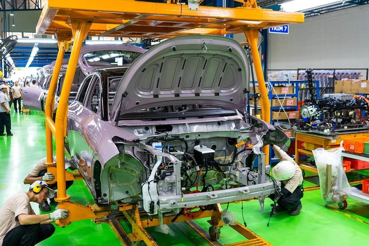 Geely EX2 memulai perakitan lokal - Moladin