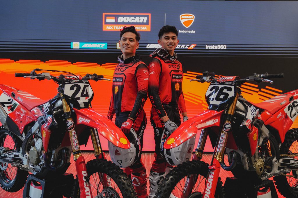 Hilman Maksum 24 Diva Ismayana 26