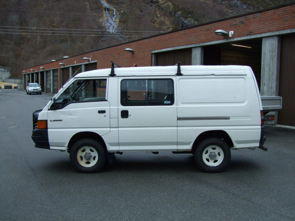 L300 Minibus Standard 2007 - Moladin