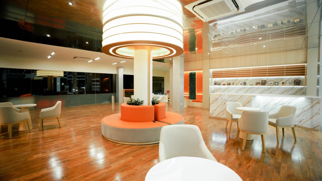 Showroom LEPAS Trimegah Bekasi Resmi Beroperasi, Ada SPKLU Fast Charging dan Perbaikan Body & Paint Waiting Room