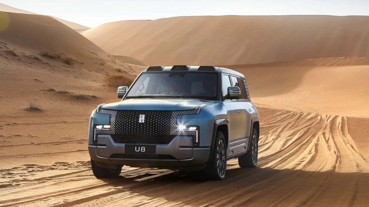 BYD Yangwang U8: SUV Listrik Premium yang Bisa Mengapung di Air! byd yangwang u8 - Moladin