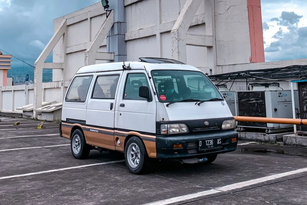 Mobil Bekas Seharga Motor: 8 Pilihan Layak Pakai di 2026 daihatsu espass mobil bekas seharga motor - Moladin