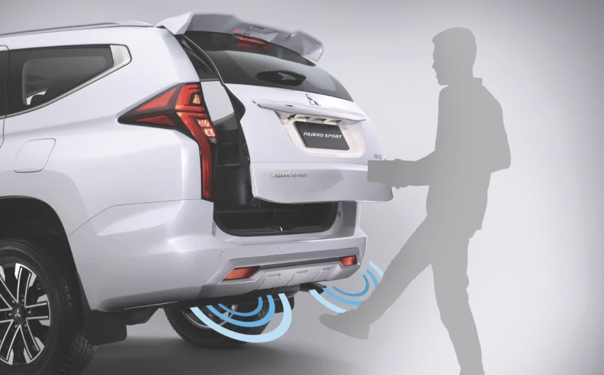 Fitur Pajero Sport 2026: Aman dan Nyaman untuk Jarak Jauh! fitur pajero sport kick sensor - Moladin