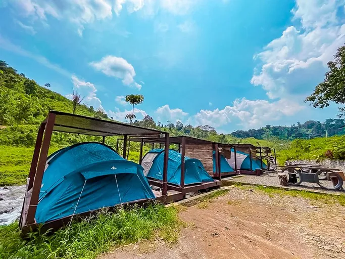 glamping di Sentul Landeuh Village Riverside - Moladin