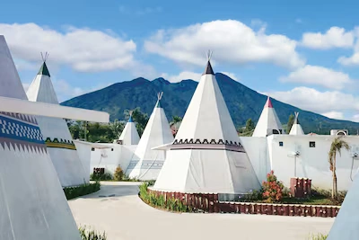 glamping di sentul The Highland Park Resort - Moladin