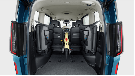 Interior Nissan Serena