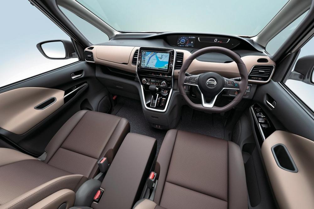 Interior Nissan Serena