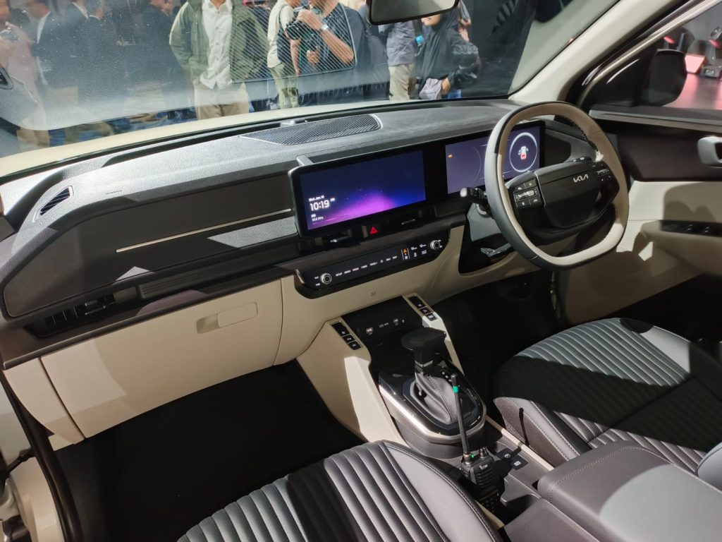 kia carens facelift 2