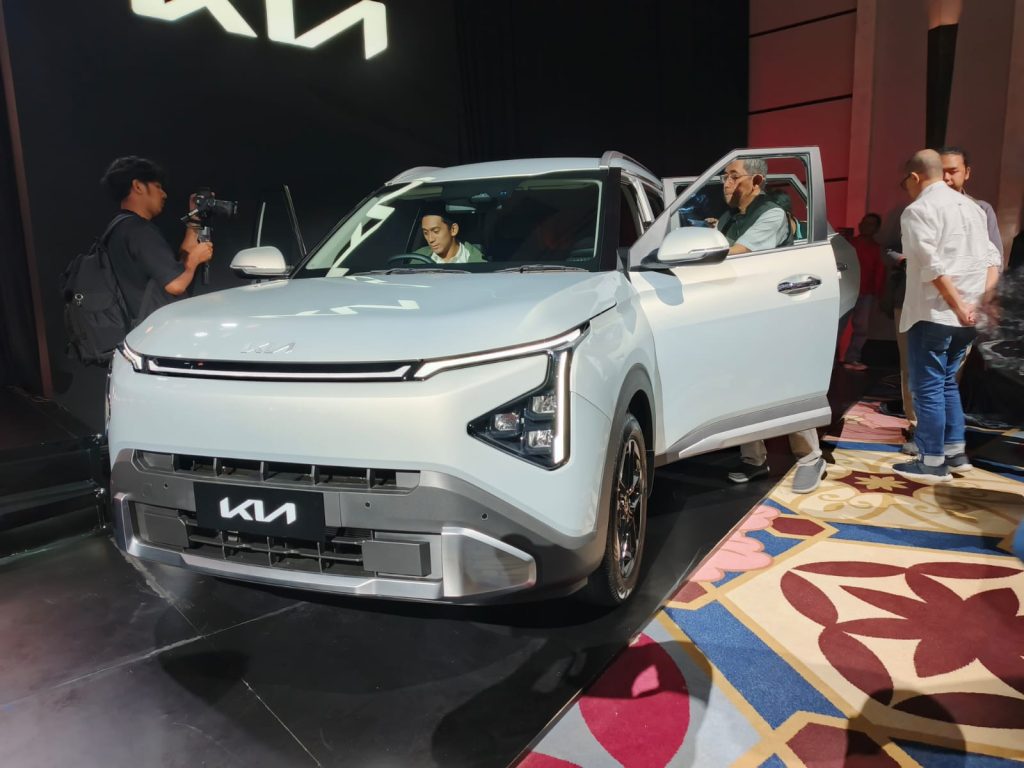 kia carens facelift 4