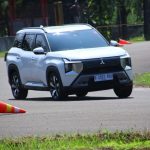 Alasan Posisi Duduk Mitsubishi Destinator Lebih Oke Bahkan Bagi Wanita - Tuwaga