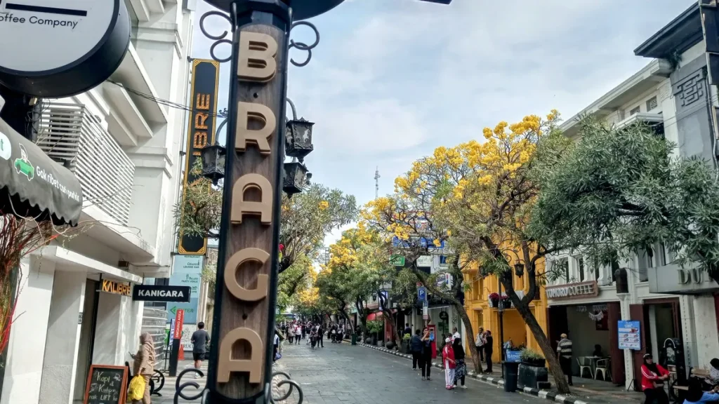 kuliner braga - Moladin