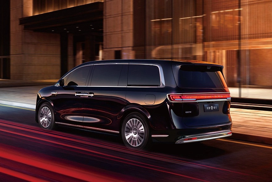 Luxeed V9 Hadir sebagai MPV Canggih, Siap Tantang Alphard dan Denza D9 mobil Luxeed V9 - Moladin