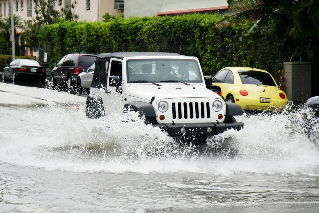 mobil anti banjir - Moladin