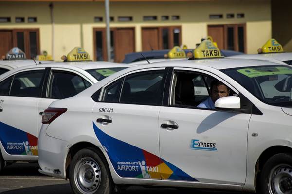 mobil bekas taksi - Moladin