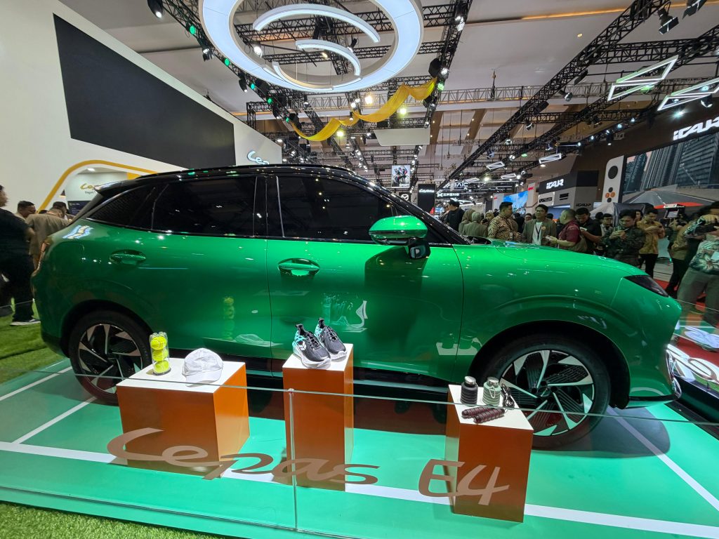 Bagian samping LEPAS E4